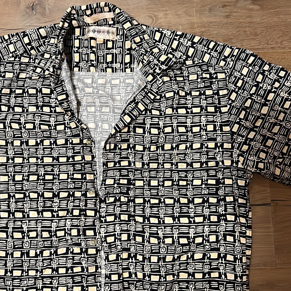 Button down - Picture 2 of 4